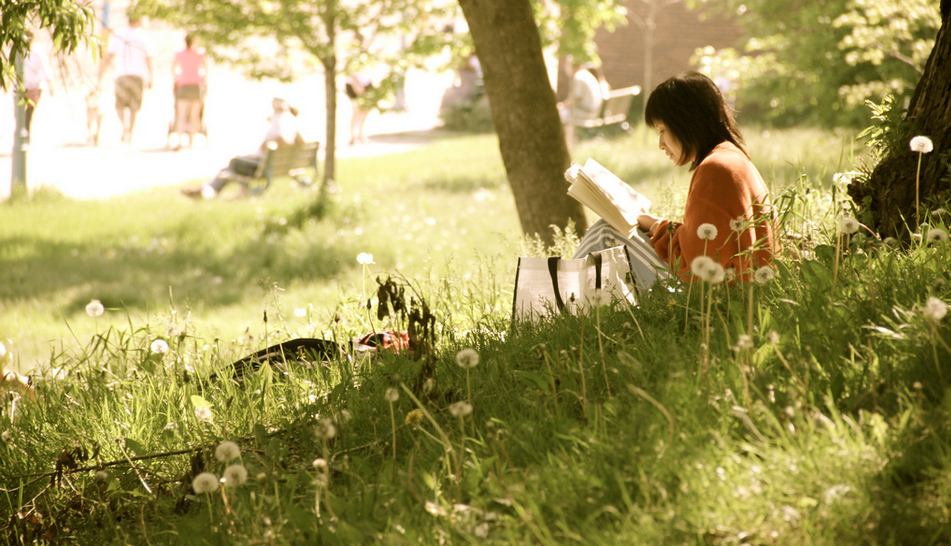 girl-reading-outside