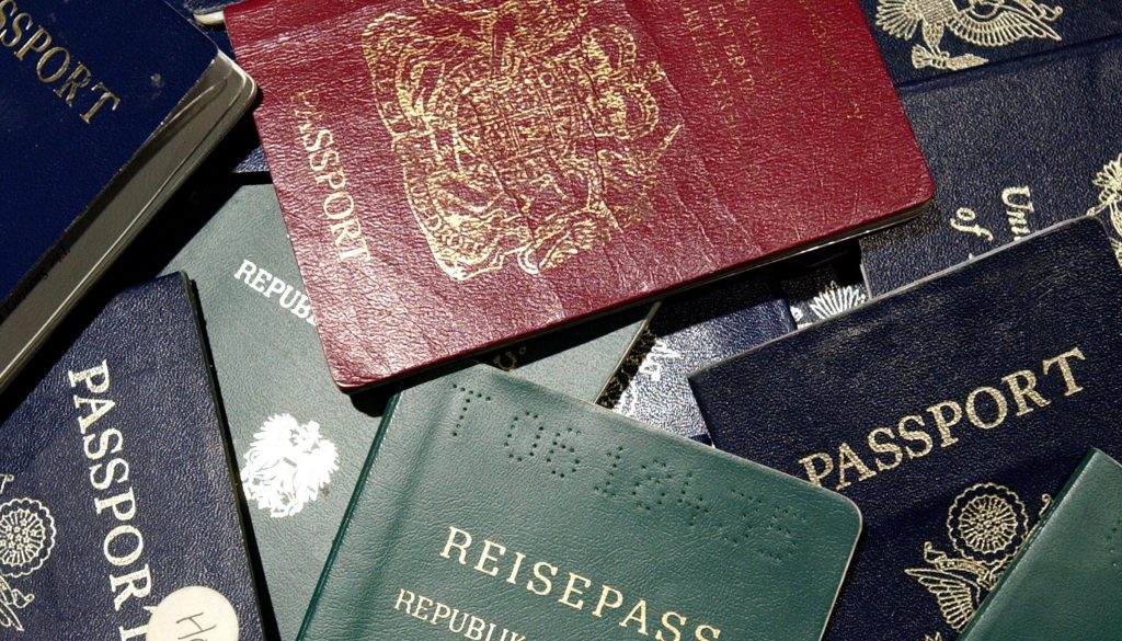 Τα 4 χρώματα των διαβατηρίων